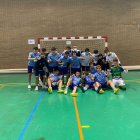El equipo cadete celebrando su triunfo.