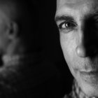 Rodrigo Valero, retratado por él mismo en su obra ‘Cuarentena’.