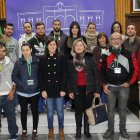 La concejal de Empleo en una foto de archivo con participantes en un programa anterior.