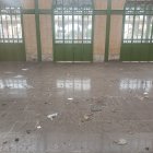 Suciedad en los suelos de la estación de tren