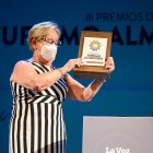 María Molina, madre de Diego García, recoge el galardón.