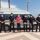 El concejal Alfonso García Ramos junto a miembros de la Policía con el dron.