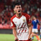 Lucas Robertone celebrando con rabia su primer gol en el Mediterráneo.