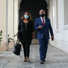 Carmen Crespo y Elías Bendodo.