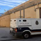Un furgón entra en la cárcel