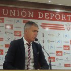 Lucas Alcaraz en la sala de prensa del Estadio Mediterráneo.