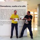 Rubén García Felices, coordinador de la muestra, junto a Antonio Guerrero, presidente de la asociación almeriense Filosofía en la calle.