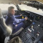 Rubi es el hombre que maneja la nave del Almería en lo más alto.