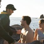 Jesús de Bina (vestuario) con el director Juan F. Viruega y los actores Rafa Jiménez y Aura Garrido en Los Escullos. Foto: Raúl Villaverde.