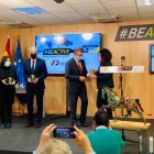 Nuria Rodríguez, alcaldesa de Balanegra, recibiendo el galardón en Madrid.