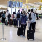 Los viajes internacionales, la puerta de entrada de ómicron en España.