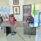 La alcaldesa de Balanegra ha ejercido de anfitriona en el programa de radio.