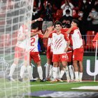Los jugadores celebrando el gol de Ramazani contra el Elche.