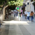 Almería aumenta su población.
