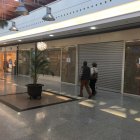 La compañía italiana Benetton ya anuncia su inminente apertura.