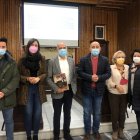 El alcalde de Huércal-Overa y concejales junto al autor F. Javier Pérez Rojas.