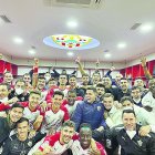 Unión y felicidad en el vestuario después de cortar la mala racha.