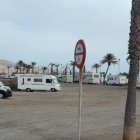 Imagen de autocaravanas en Las Salinas de Roquetas de Mar.