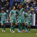 Celebración del equipo con dedicatoria para el míster Rubi.