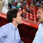 Rubi saluda a Ramis en el Almería-Tenerife.