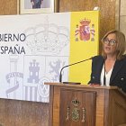 Esperanza Pérez, alcaldesa de Níjar, esta mañana en la Subdelegación.