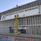 Han comenzado las obras para colocar la pantalla gigante.