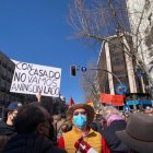 Más de 3.000 simpatizantes de Ayuso se manifiestan frente a Génova: \"Casado dimisión. Ayuso presidenta\".