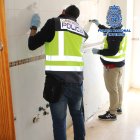 Policía Científica busca huellas en una investigación