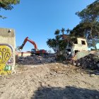 Demolición de la vivienda unifamiliar sobre la que se levantará el Museo de la Vega
