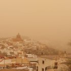 Abrucena ayer bajo la atmósfera cargada de polvo africano (Foto de Yolanda Herández)