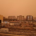 Almería sigue bajo el manto de polvo africano.