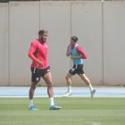 Dyego Sousa y Nélson Monte ejercitándose después del entrenamiento.