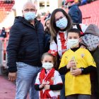 Nada más bonito que una familia en el Mediterráneo animando al Almería.