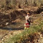 Imagen de un operario en el Andarax.