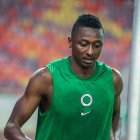 Umar Sadiq en el entrenamiento previo al partido de Nigeria en Ghana.
