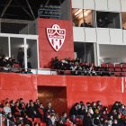 El escudo nuevo en Tribuna.