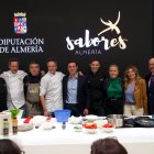 Foto de familia en el expositor de \'Sabores Almería\'