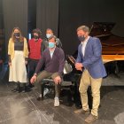 Miembros de Compro Oro y Monte Terror y el solista Jesús Cortés acudieron al acto oficial de presentación de Made in Roquetas.