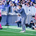 Pacheta dando instrucciones en La Rosaleda este sábado.