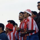 Guillermo Blanes animando desde la grada al Almería de 1996.