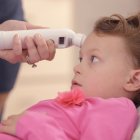 La fiebre en sí no produce convulsiones, sino que aparecen en niños con una determinada predisposición.