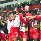 Celebración del gol al Sporting, que fue clave para los rojiblancos.