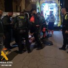 Los agentes, la desarman y reducen si tener que lamentar daños personales.
