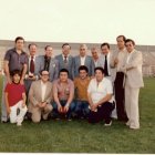 Paco Góngora, primero por la derecha, el día del ascenso con la directiva.