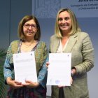 La consejera de Fomento, Marifrán Carazo, junto a la alcaldesa de Mojácar, Rosa María Cano