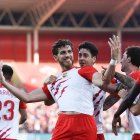 Celebrando su gol al Amorebieta en la jornada 39 con el presidente Turki en el palco del Estadio de los Juegos Mediterráneos.