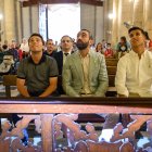 Rubi, El Assy y Javi Robles, en la ofrenda floral.