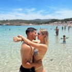 Robertone con su mujer en Ibiza.