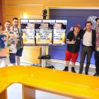 El alcalde, Francisco Góngora, y la edil de Cultura, Julia Ibáñez, presentando las fiestas con artistas de Hip Hop.