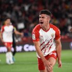 Curro Sánchez celebrando el 1-0 al Sporting, que fue clave para el ascenso.